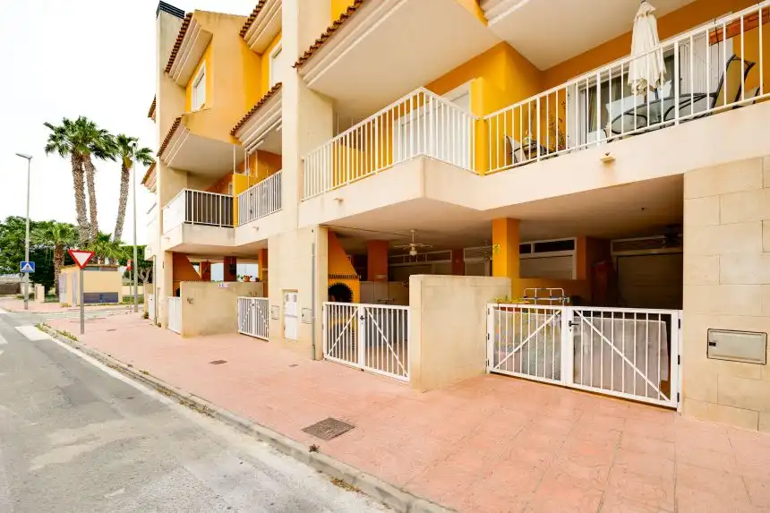 Vista exterior de Casa adosada en venta en Rojales con Piscina comunitaria