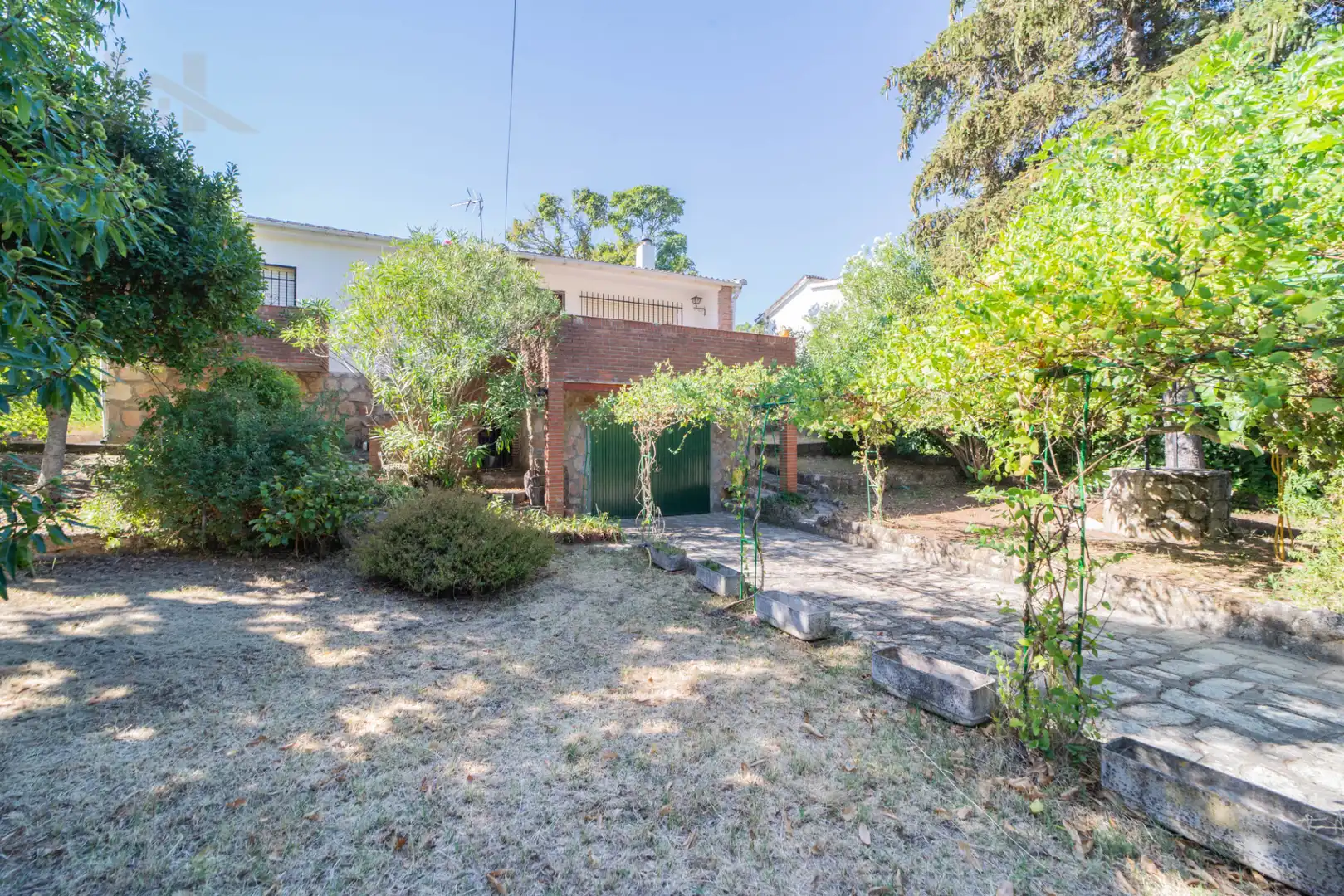 Garden of Houses for sale in Navahondilla  with Heating, Private garden and Terrace