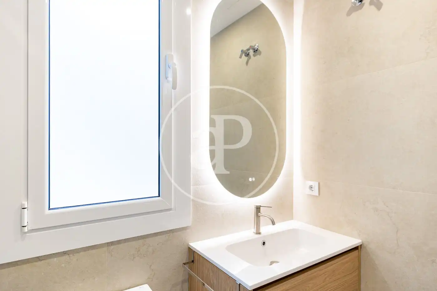 Bathroom of Flat for sale in Barcelona  with Air Conditioner and Heating