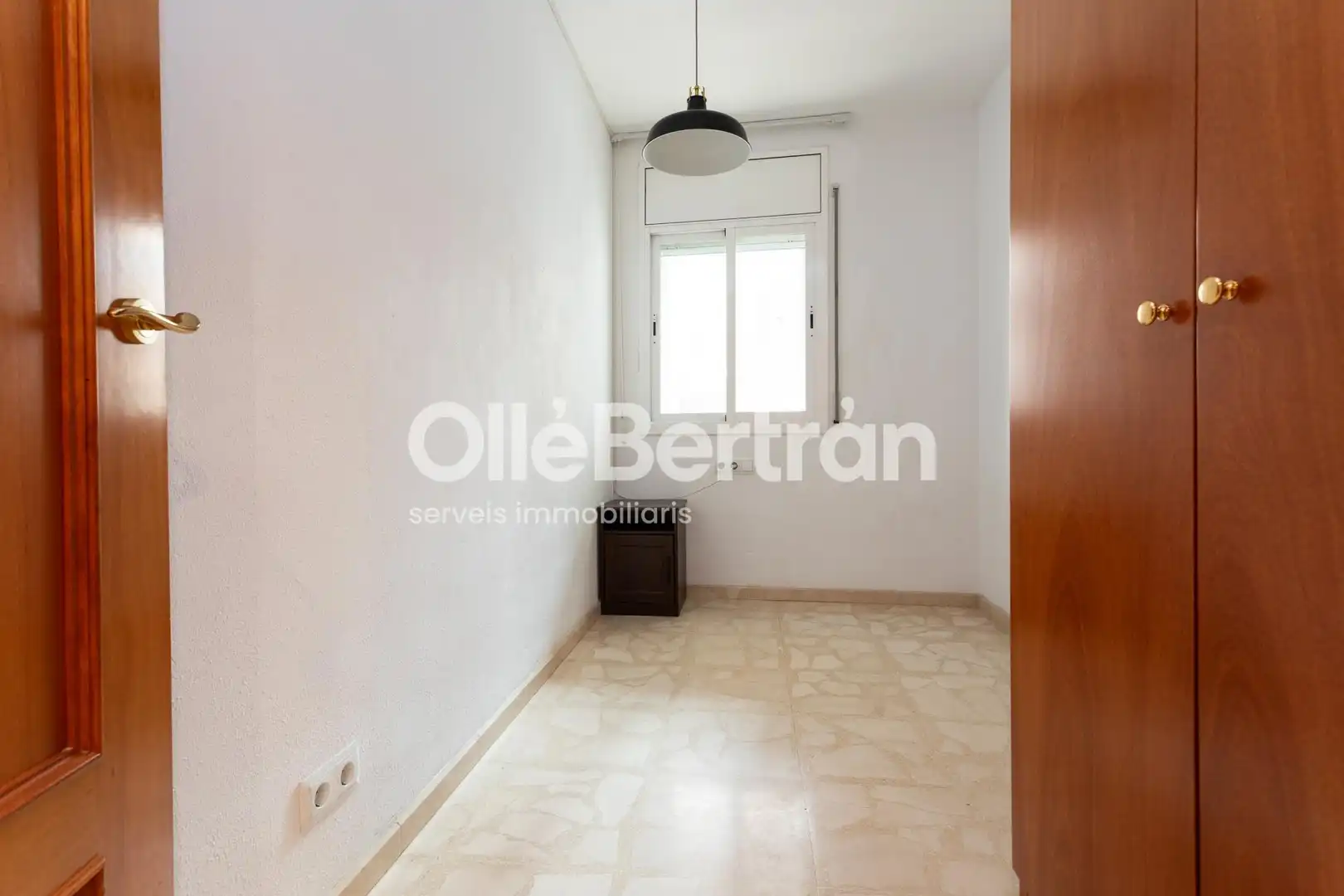 Habitación de Piso en venta en Barcelona con Calefacción, Horno y TV