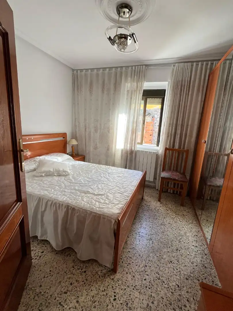 Dormitori de Casa o xalet en venda en La Parrilla  amb Calefacció, Terrassa i Traster