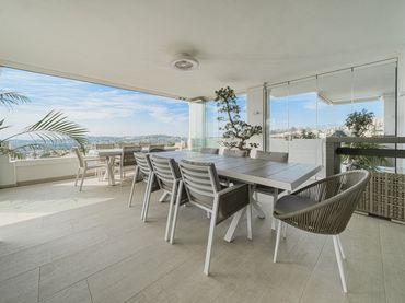 Apartment with pool for sale in Nueva Andalucía