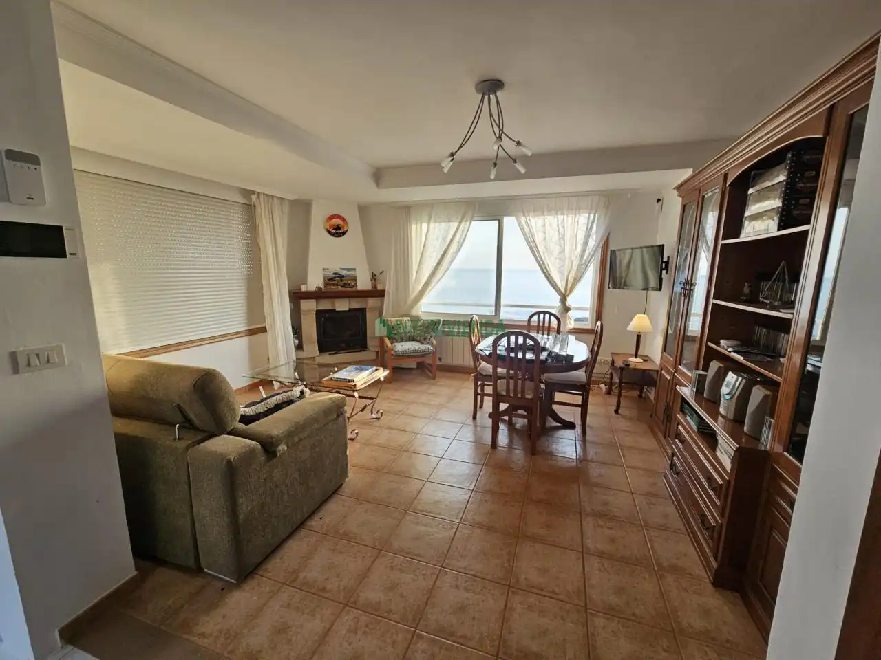 Sala d'estar de Casa o xalet en venda en Oia amb Calefacció, Jardí privat i Traster