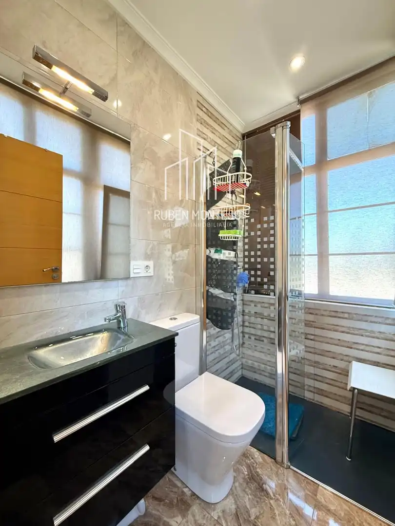 Badezimmer von Einfamilien-Reihenhaus zur Miete in Salamanca mit Heizung, Terrasse und Abstellraum