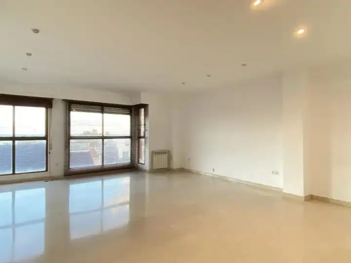 Vista exterior de Piso de alquiler en Valencia con Aire acondicionado, Calefacción y Trastero