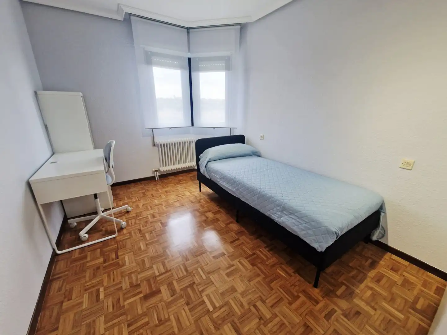 Schlafzimmer von Wohnung zur Miete in Castrillón mit Heizung und Parkett