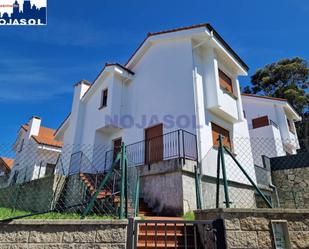 Vista exterior de Casa o xalet en venda en Arnuero amb Calefacció, Jardí privat i Terrassa