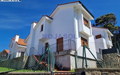 Vista exterior de Casa o xalet en venda en Arnuero amb Terrassa