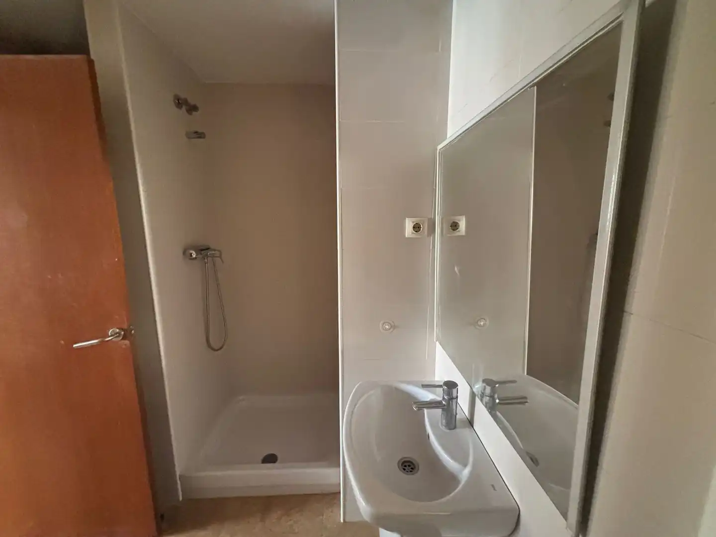 Baño de Piso en venta en Badalona con Calefacción, Terraza y Trastero