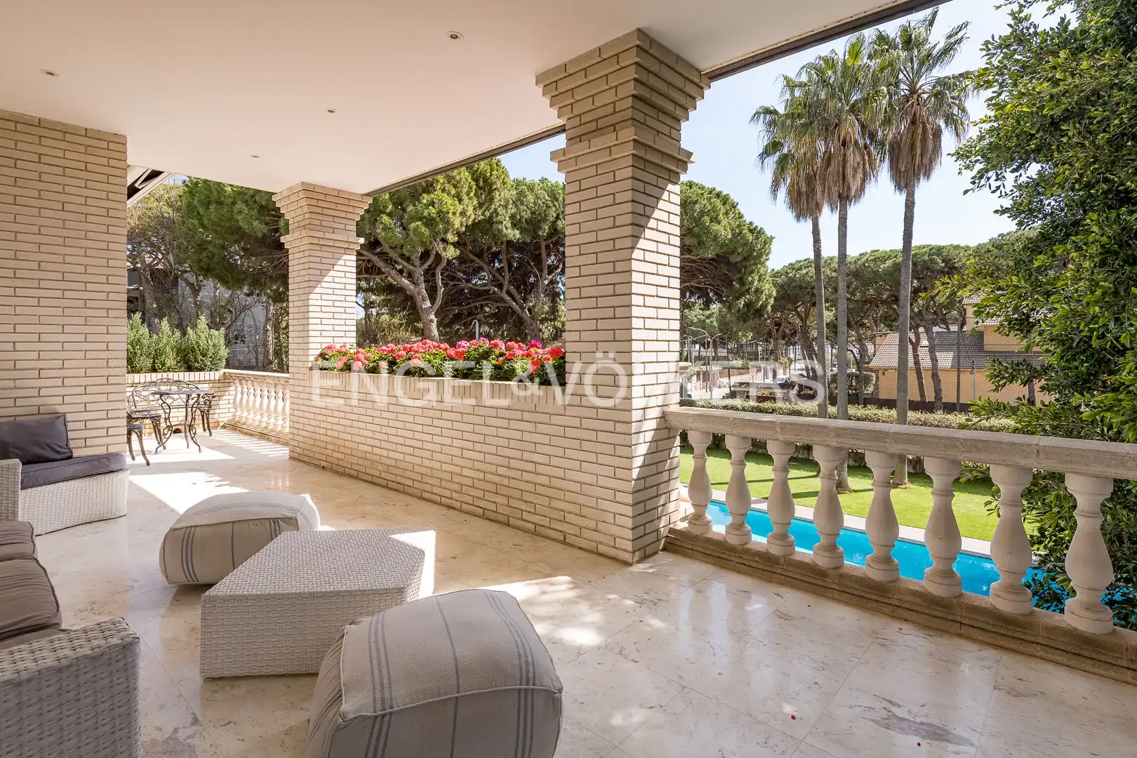 Terrassa de Casa o xalet en venda en Castelldefels amb Aire condicionat, Calefacció i Jardí privat