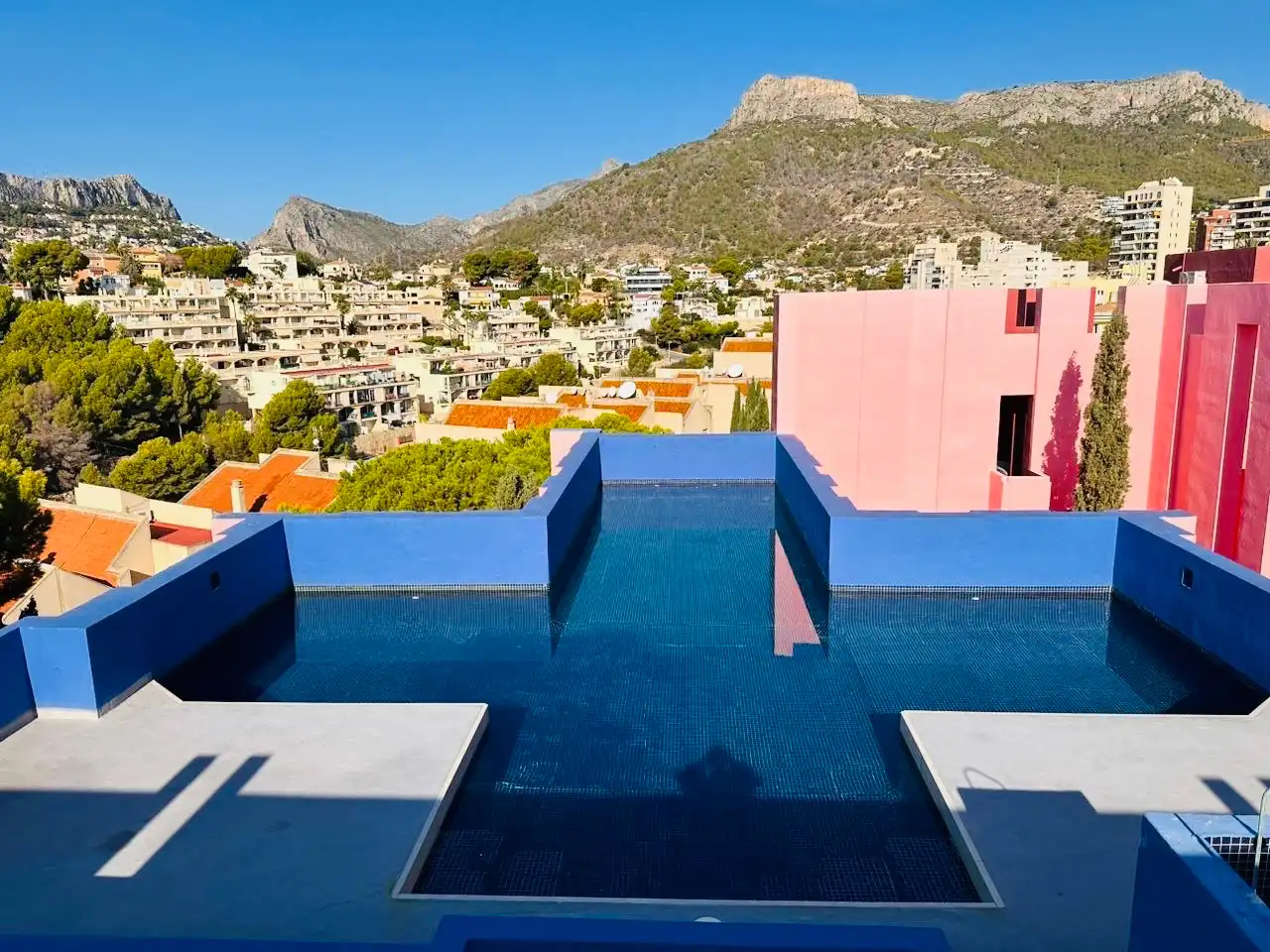 Schwimmbecken von Wohnungen zum Verkauf in Calpe / Calp mit Klimaanlage, Heizung und Privatgarten
