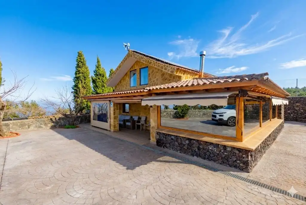 Vista exterior de Finca rústica en venda en El Tanque amb Calefacció, Jardí privat i Terrassa
