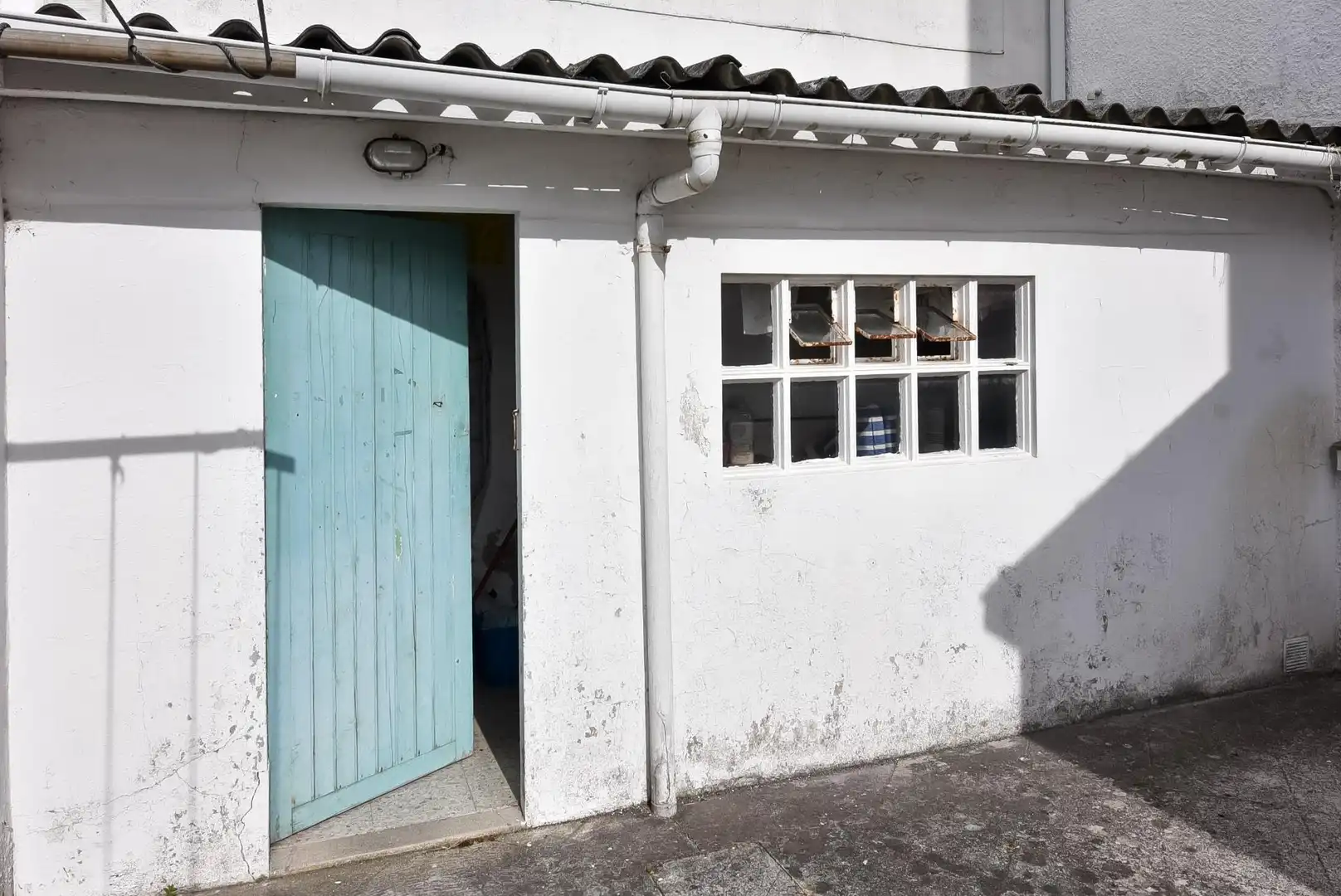 Vista exterior de Casa o xalet en venda en A Coruña Capital  amb Calefacció, Jardí privat i Parquet
