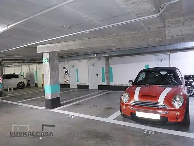Parking de Planta baja en venta en Bilbao  con Calefacción y Trastero