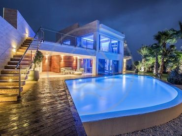 Casa amb piscina en venda a Carrer Orenetes