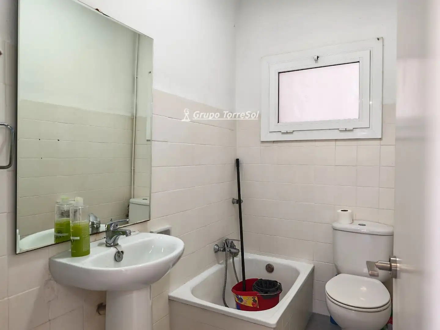 Baño de Local de alquiler en Cubelles con Aire acondicionado, Terraza y Internet