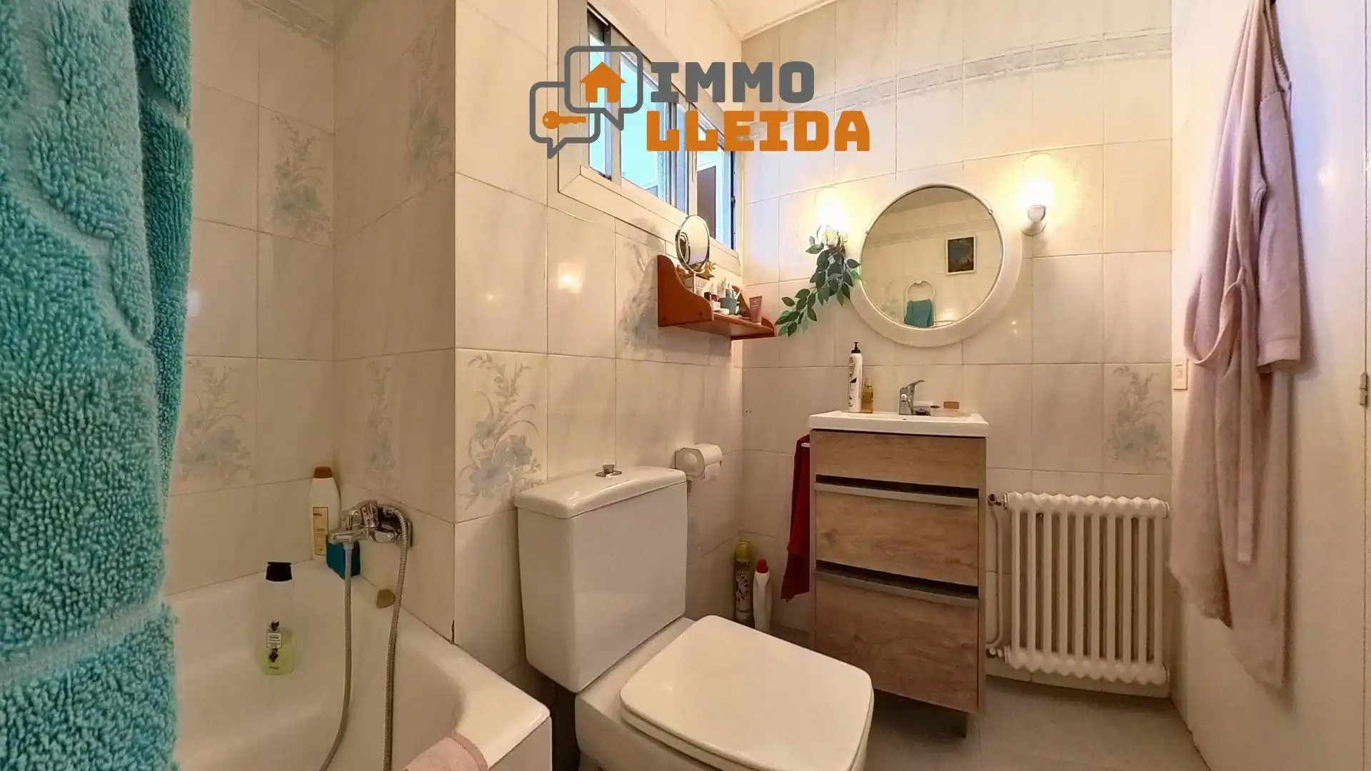 Habitación de Casa adosada en venta en Camarasa con Calefacción, Terraza y Trastero