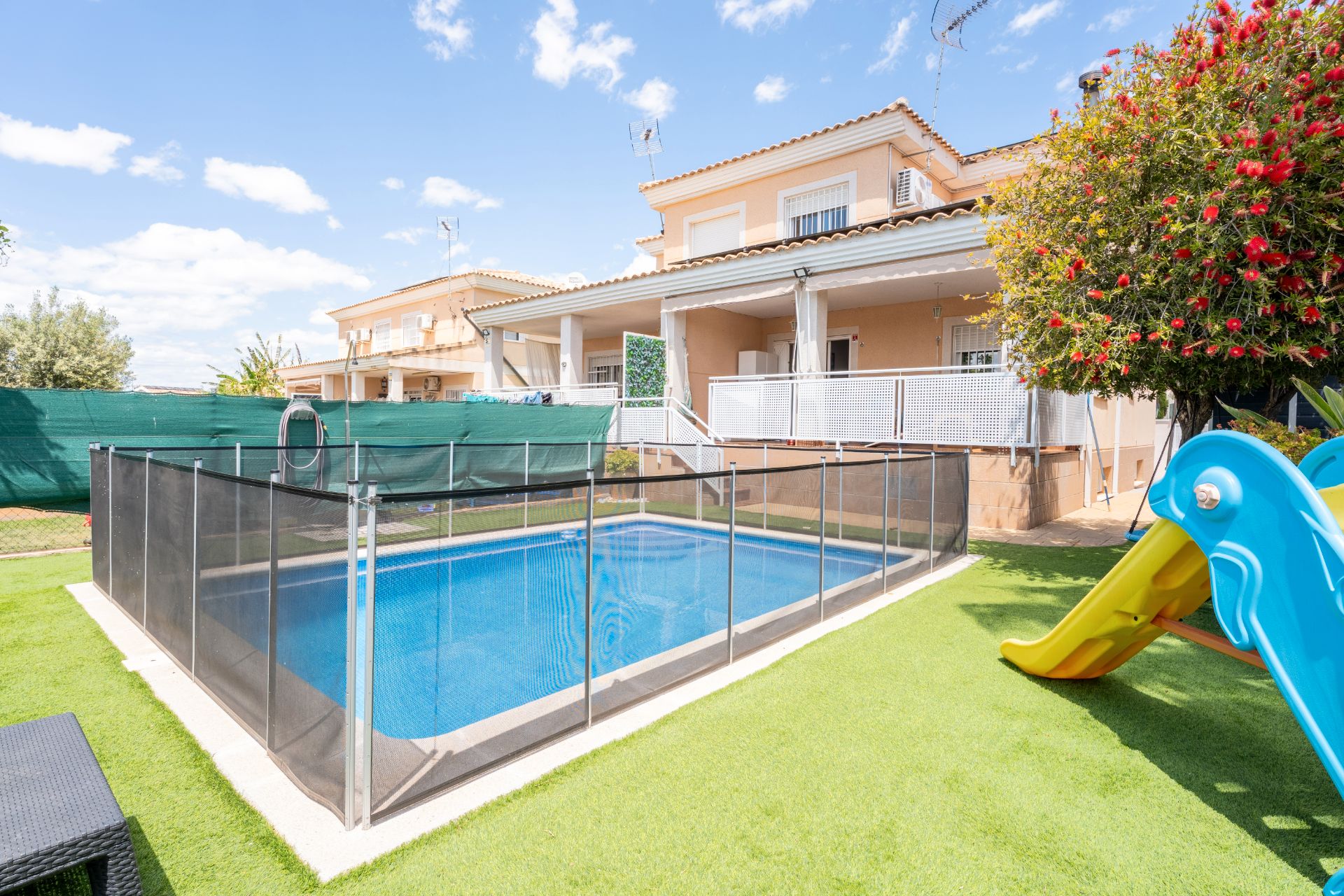 Swimming pool of Single-family semi-detached for sale in La Pobla de Vallbona  with Air Conditioner, Heating and Private garden