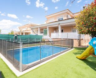 Piscina de Casa adosada en venda en La Pobla de Vallbona amb Aire condicionat, Calefacció i Jardí privat