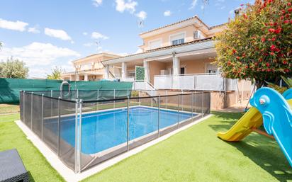 Swimming pool of Single-family semi-detached for sale in La Pobla de Vallbona  with Air Conditioner, Heating and Private garden