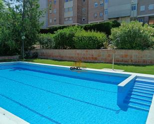 Piscina de Pis en venda en  Jaén Capital amb Aire condicionat, Calefacció i Terrassa