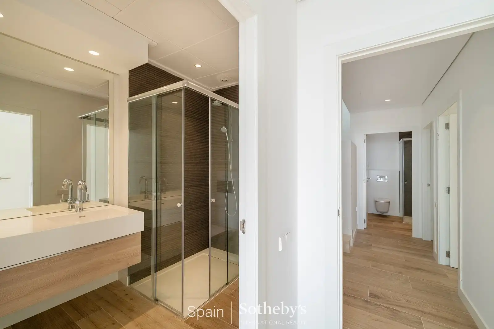 Badezimmer von Einfamilien-Reihenhaus zum Verkauf in Alcalà de Xivert mit Klimaanlage, Heizung und Privatgarten