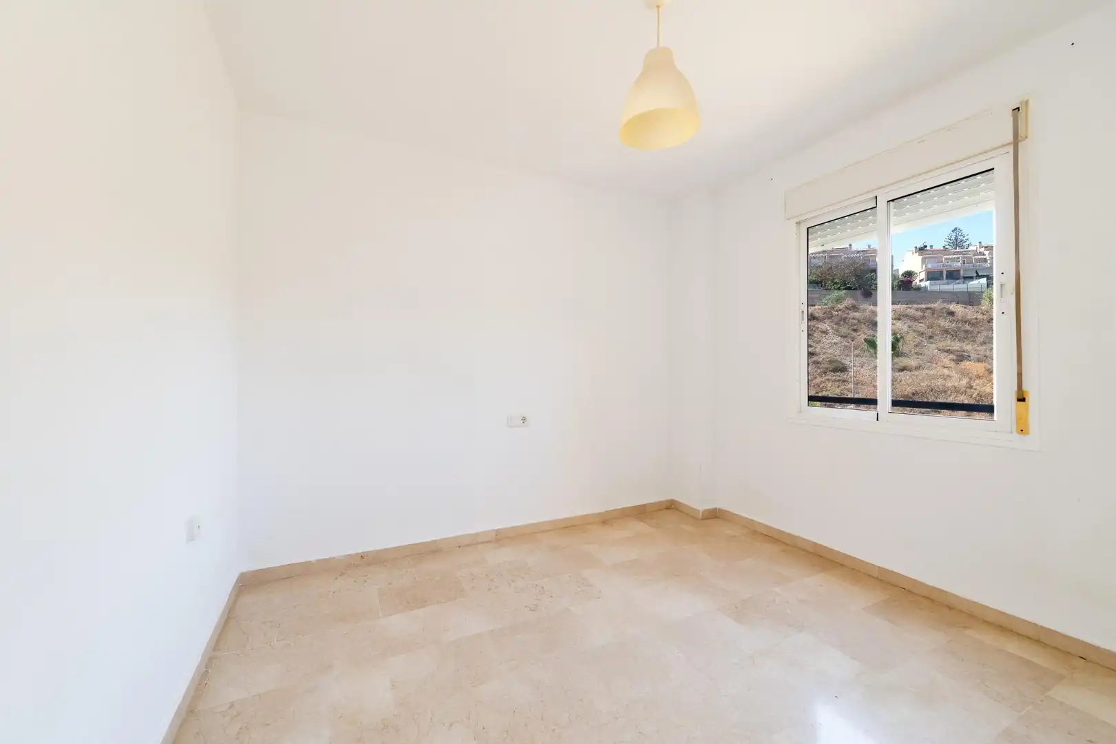 Habitación de Piso en venta en Málaga con Aire acondicionado, Terraza y Piscina comunitaria