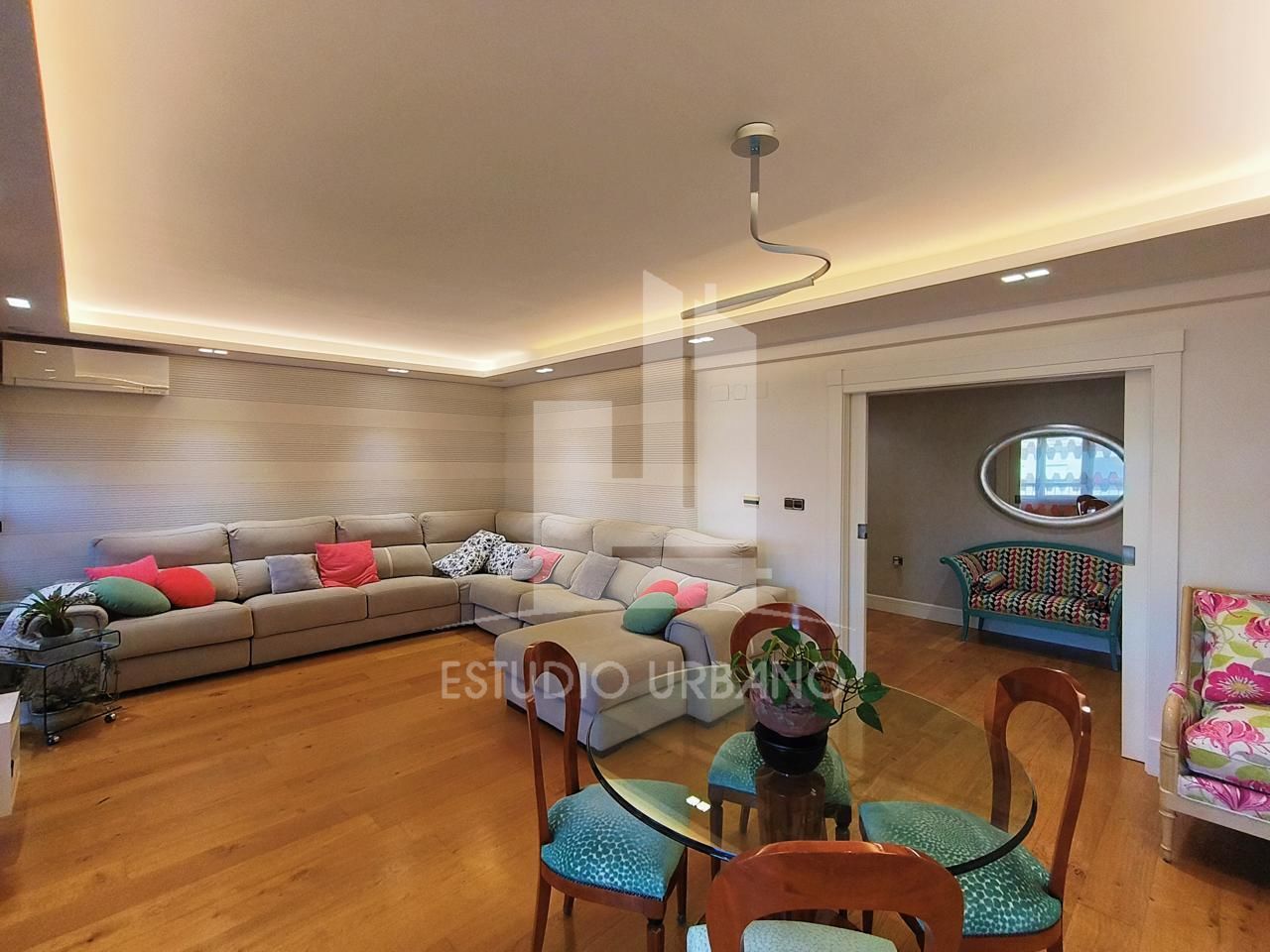 Living room of Flat for sale in Salamanca Capital  with Air Conditioner, Heating and Balcony