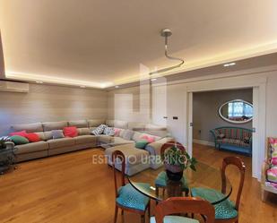 Living room of Flat for sale in Salamanca Capital  with Air Conditioner and Balcony