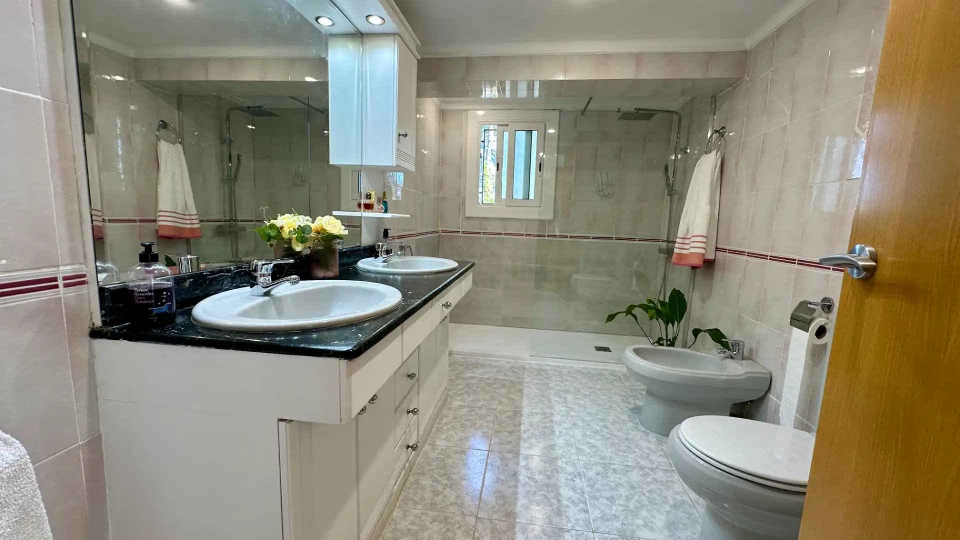 Baño de Casa o chalet en venta en Rubí con Aire acondicionado, Calefacción y Jardín privado