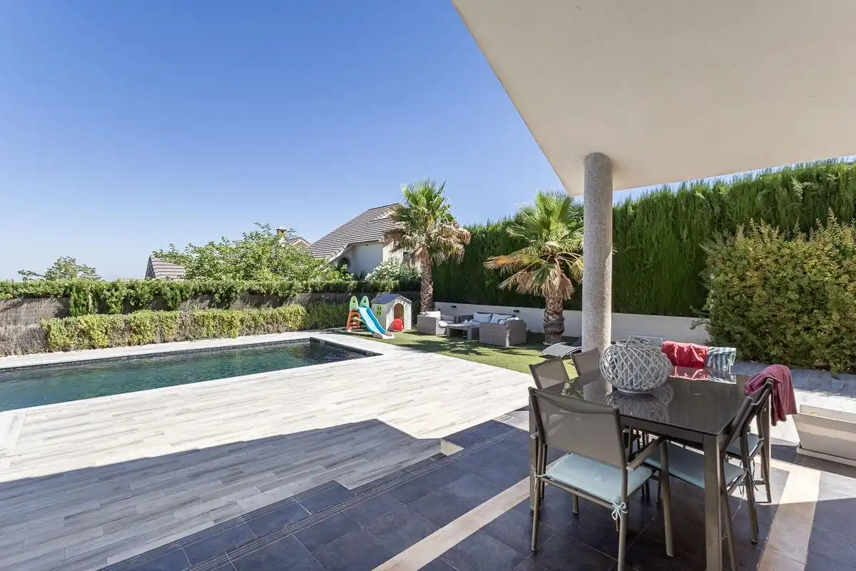 Terrassa de Casa o xalet en venda en Dílar amb Aire condicionat, Calefacció i Jardí privat