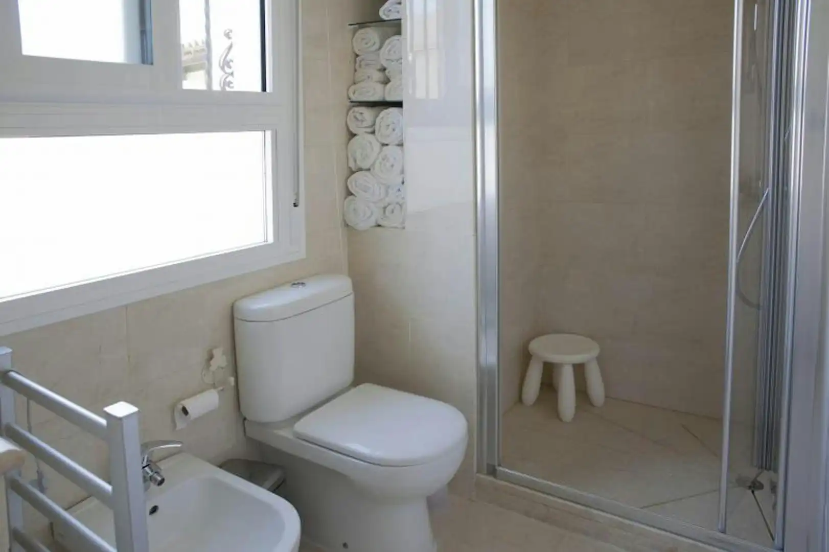 Baño de Piso para compartir en Sevilla con Calefacción, Jardín privado y Amueblado
