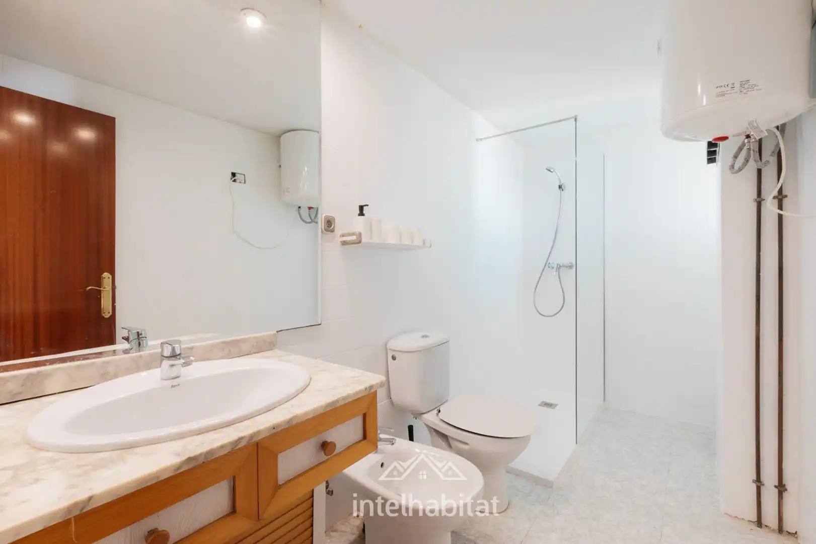Bathroom of Flat for sale in Mislata  with Air Conditioner, Furnished and Balcony