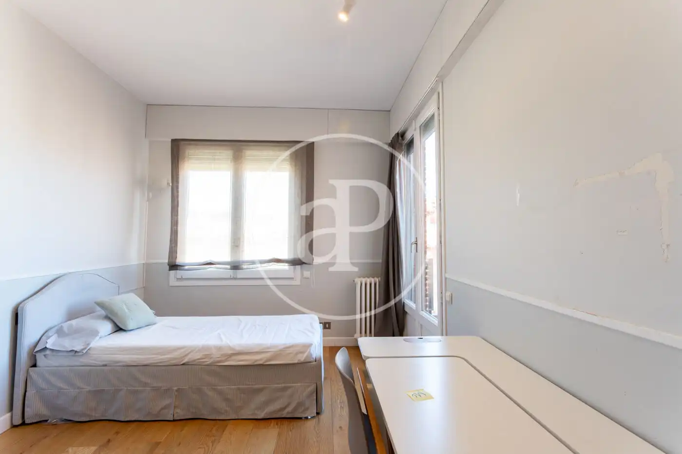 Schlafzimmer von Dachboden zur Miete in Barcelona mit Klimaanlage, Heizung und Terrasse