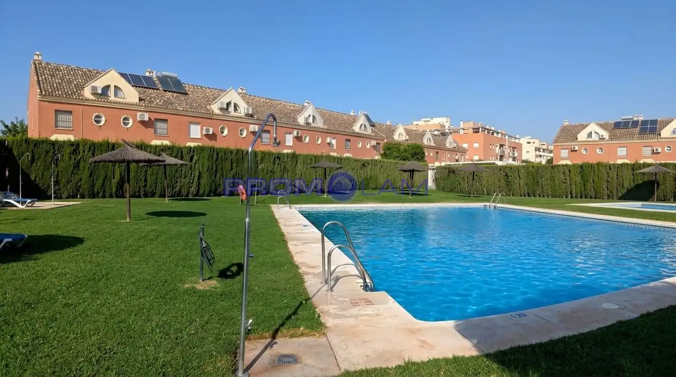 Piscina de Casa o xalet en venda en Coria del Río amb Aire condicionat, Terrassa i Piscina