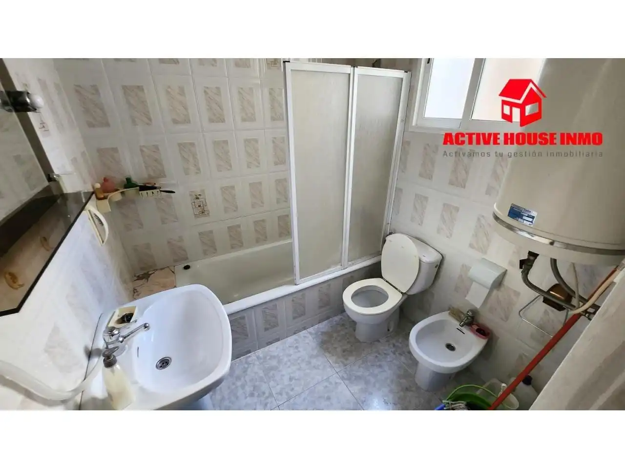 Badezimmer von Einfamilien-Reihenhaus zum Verkauf in La Ràpita mit Klimaanlage, Terrasse und Abstellraum