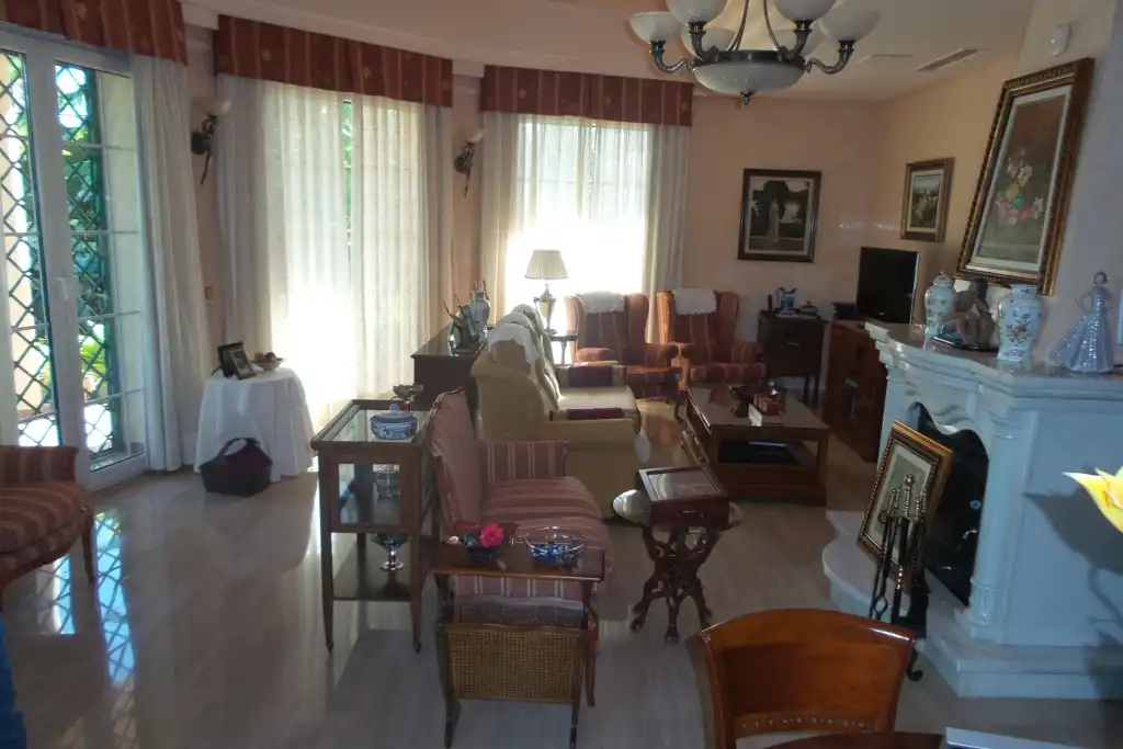 Sala d'estar de Casa o xalet en venda en Alhaurín de la Torre amb Aire condicionat, Jardí privat i Piscina