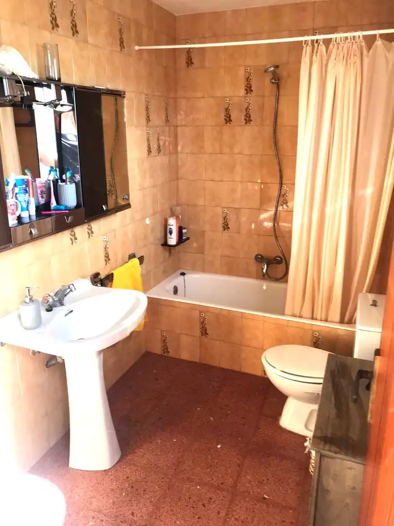 Baño de Finca rústica en venta en Laluenga con Terraza, Amueblado y Balcón