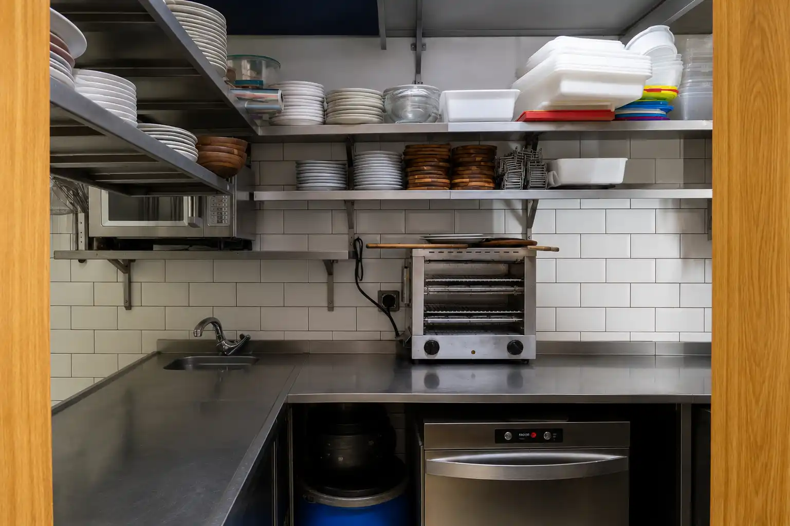 Cocina de Local en venta en A Coruña Capital  con Amueblado