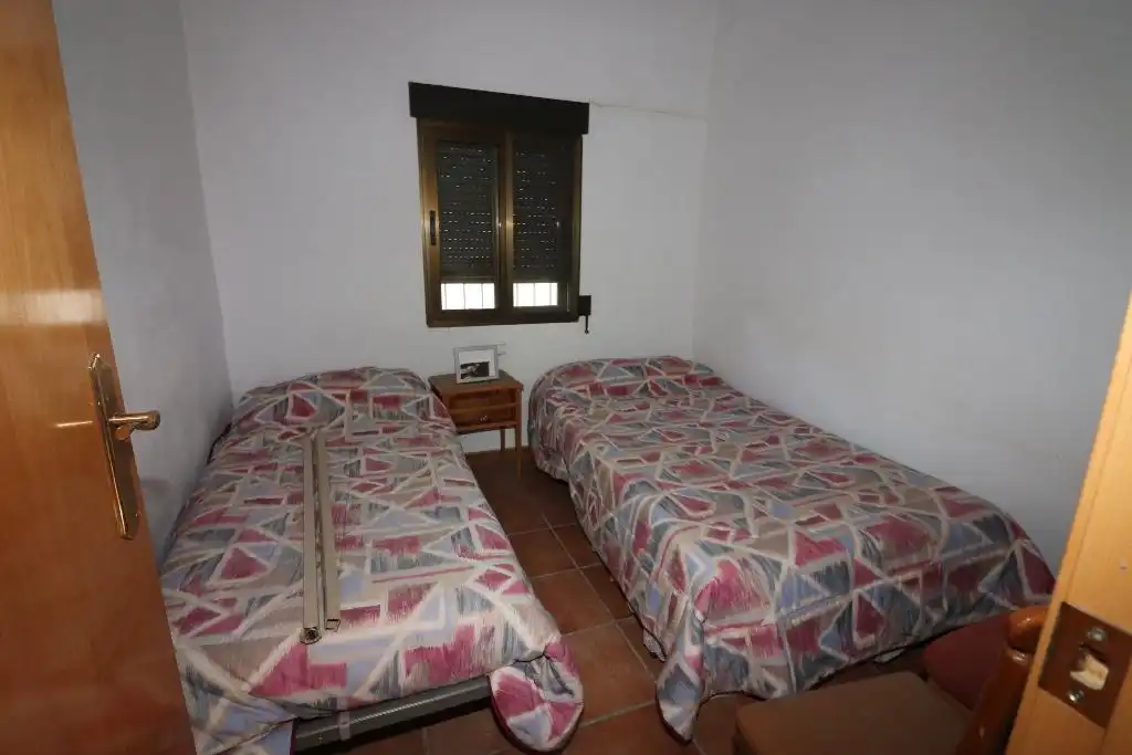 Dormitori de Finca rústica en venda en Buñol amb Jardí privat, Terrassa i Traster