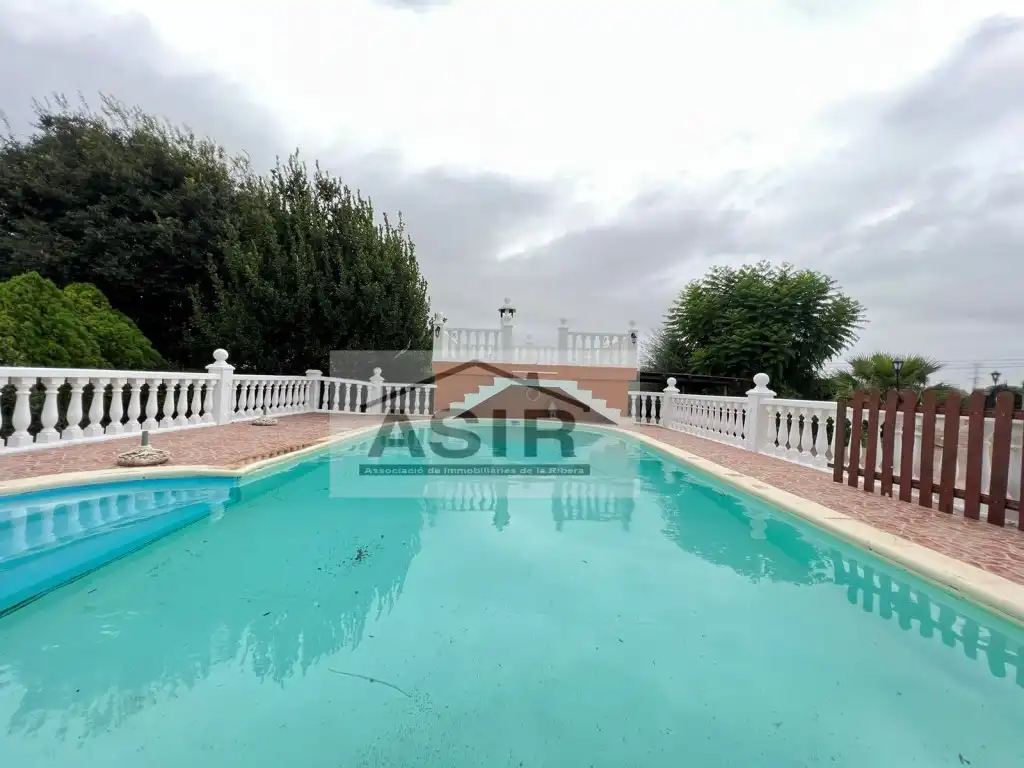 Xalet amb piscina en venda a Casc Urbà, imagen 2