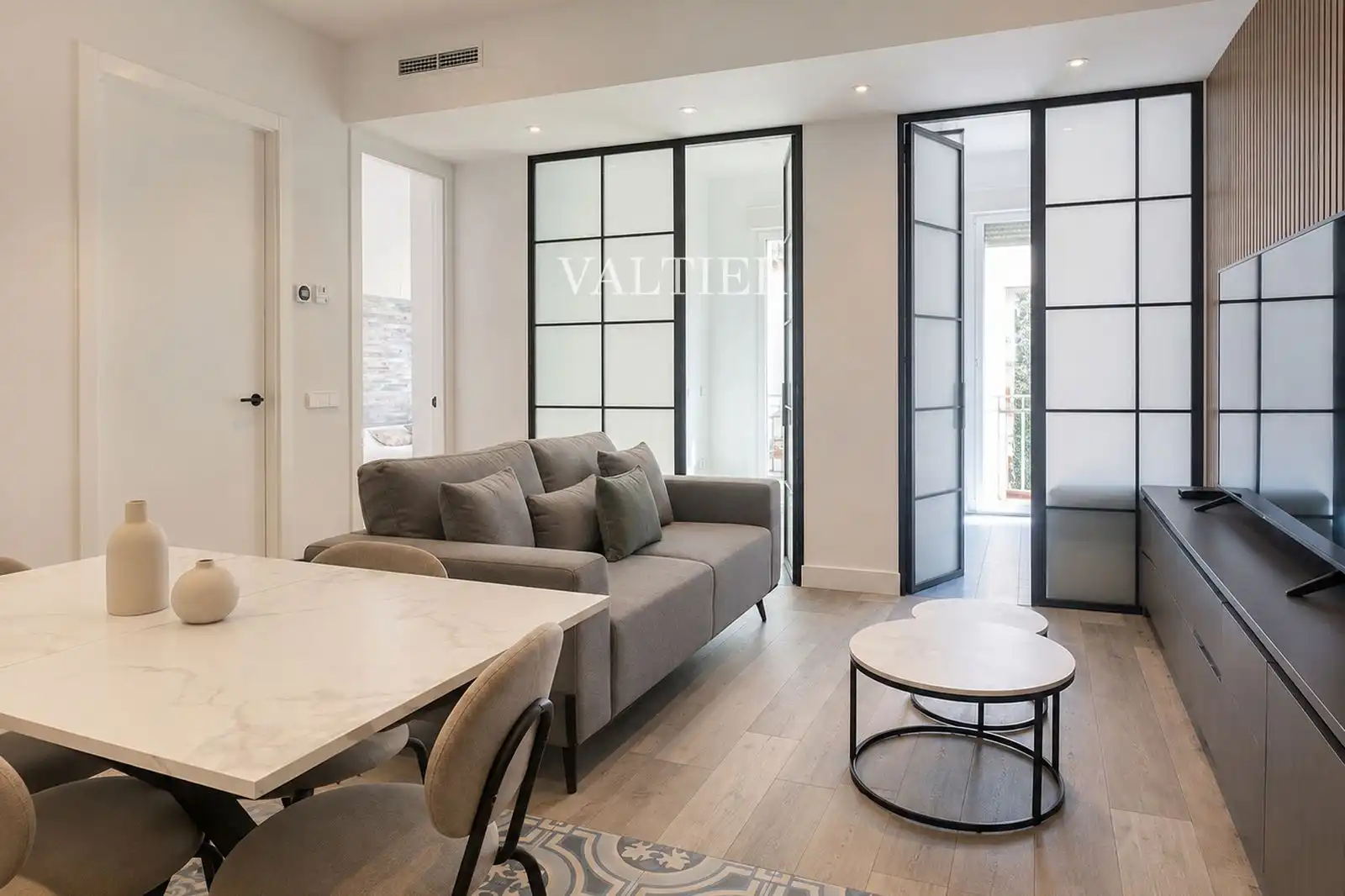 Living room of Flat for rent in Madrid  with Air Conditioner and Furnished