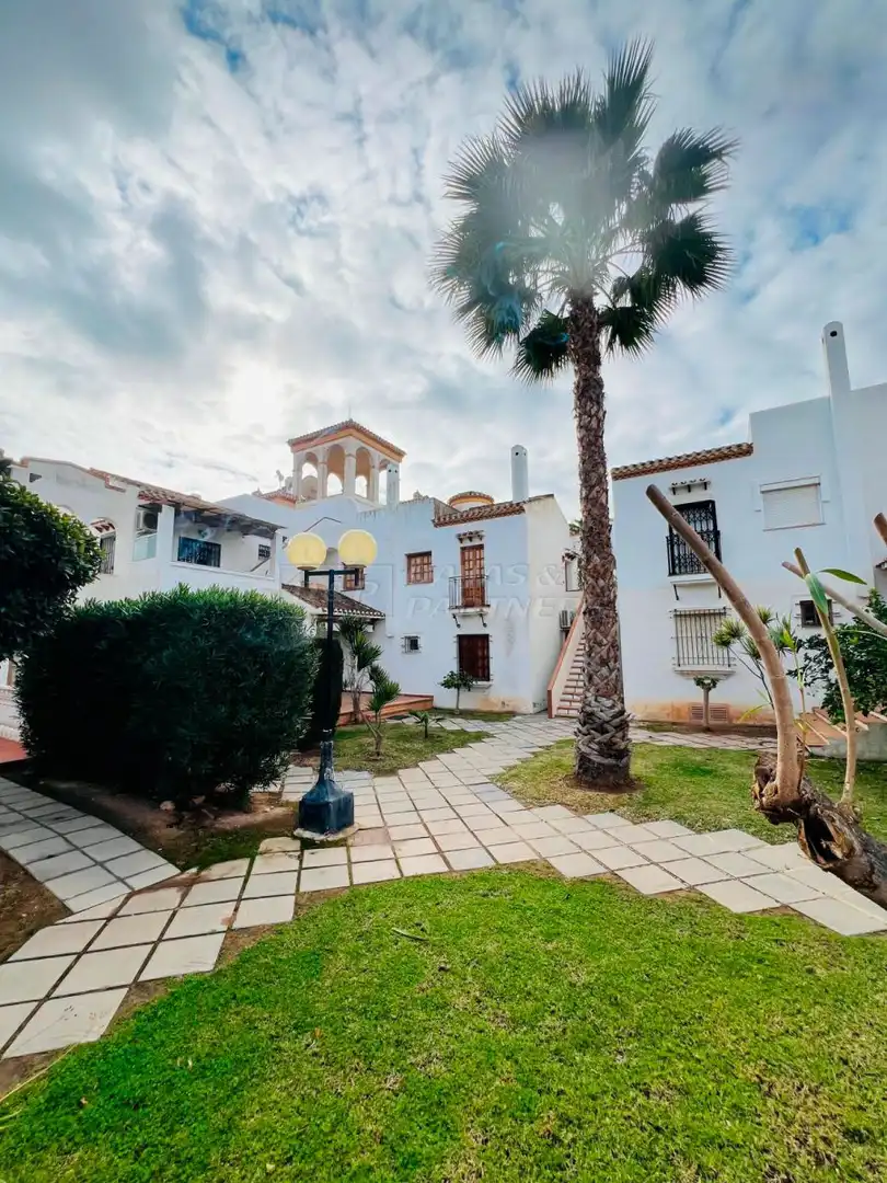 Bungalow avec piscine à vendre à Plaza Antonio Vicea, imagen 3