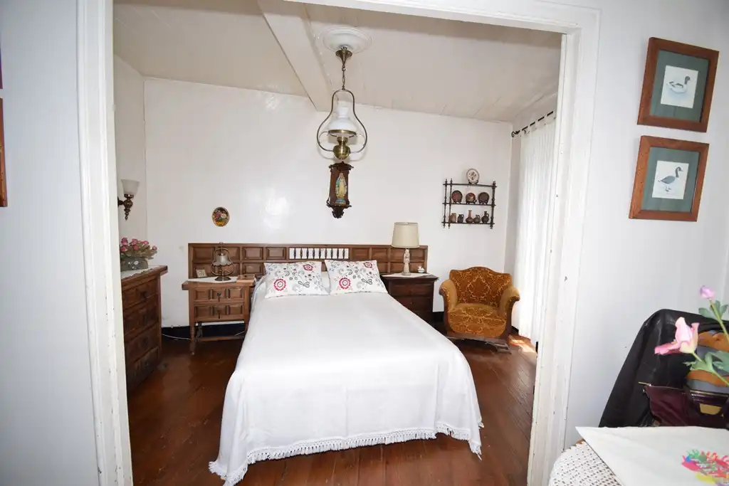 Habitación de Casa adosada en venta en Pontedeume con Calefacción y Jardín privado