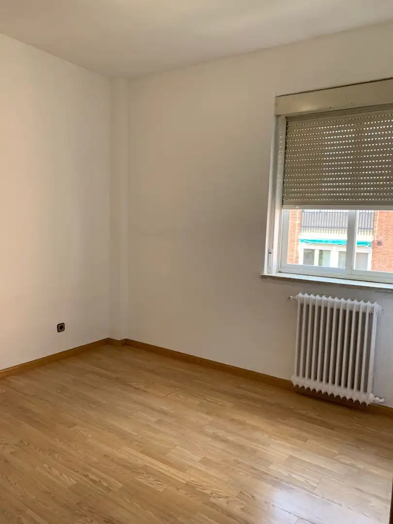 Bedroom of Flat for sale in Madrid  with Heating and Storage room