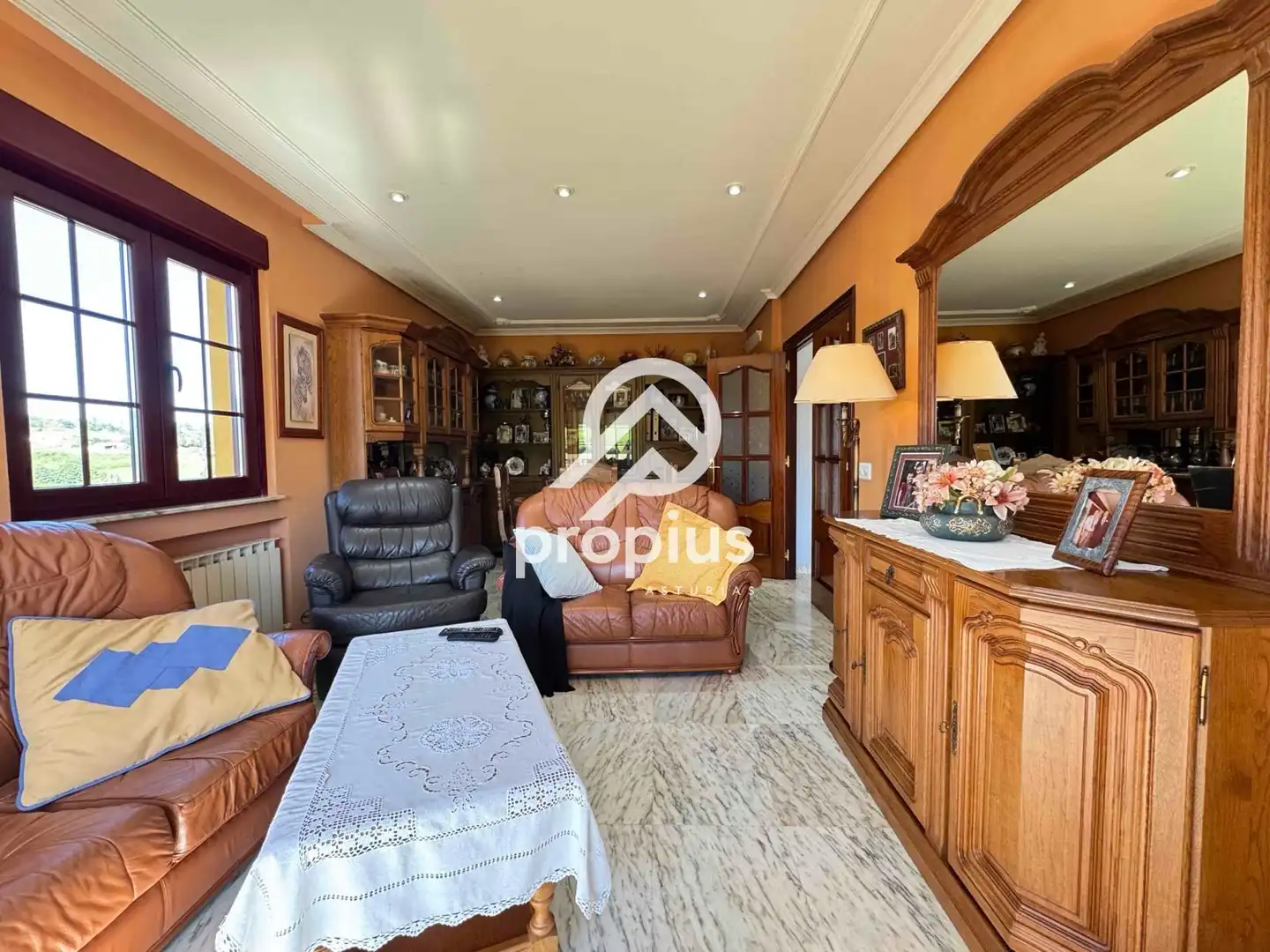 Sala de estar de Casa o chalet en venta en Avilés con Calefacción, Jardín privado y Parquet