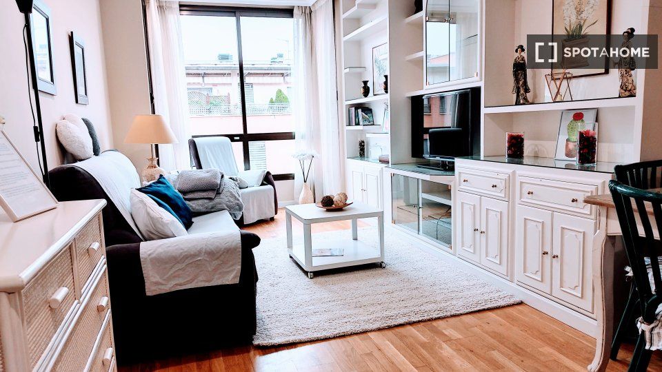 Living room of Flat for rent in  Madrid Capital  with Air Conditioner, Heating and Furnished