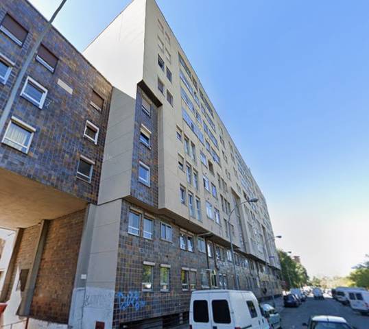 Piso en Venta en Calle Antonio Machado 22 en Sansomendi