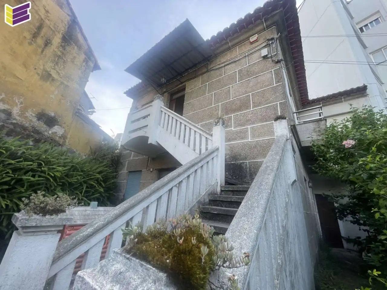 Vista exterior de Casa o xalet en venda en Vigo  amb Calefacció, Jardí privat i Terrassa