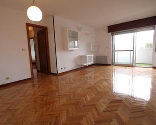 Living room of Flat for sale in  Madrid Capital  with Heating, Parquet flooring and Terrace